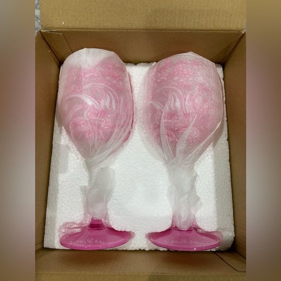 Lilly Pulitzer Pink Tropics Bunny Hop Printed Wine Glasses (Set of 2) NEW - Picture 4 of 4